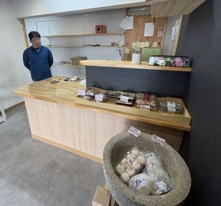 友原餅店、小売りをスタート　販売カウンターを設け１０種類