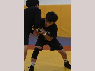 レスリングＵ１５アジア選手権出場　野田（岡山）メダル取る　