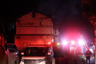 アパート１室全焼、焼け跡から１人遺体　住人女性と連絡取れず 倉敷・玉島