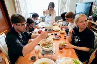 空襲ない夏、５年ぶり　ウクライナの生徒、日本で　祭りや観光、戦争の影も