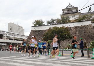 福山城、芦田川沿い力走　新コースで開催 ふくやまマラソン