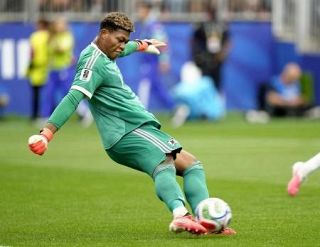 日本人ＧＫの新しい歴史つくった鈴木彩艶、最高峰イングランド・プレミアへ　「甘かった僕の見立て」優しさ、謙虚さ…人間性の強みが土台に【川口能活・勝利の裏側】