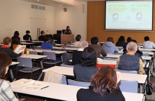 子どもとの関わり方学ぶ　岡山市内で市民公開講座