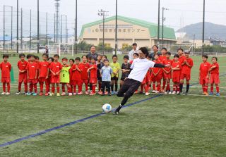 元日本代表高萩さん サッカー教室　浅口 ボールの扱い方指導