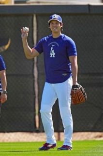 大谷は遠投、岡本は紅白戦で安打　ＷＢＣ組、キャンプ地で合流