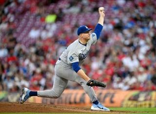 ドジャースがプレーオフへ　菅野先発、岡本６番
