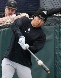 村上、敵地の練習で力強い打球　米大リーグ地区シリーズ