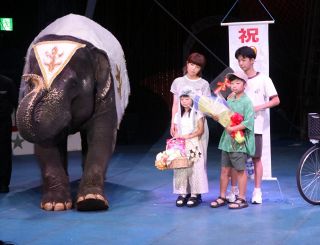 来場者１０万人突破　土井さん（津山市の小学１年）、木下サーカス岡山公演