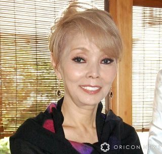 73歳・研ナオコ、キラキラ輝くロングネイルを披露「メロネイルっていうのを初めてやってもらいました」