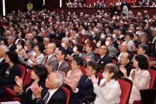 ５０年の歩み 互いに感謝　「金婚夫婦お祝いの集い」岡山会場