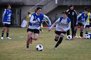 サッカー女子Ｕ１６代表候補が練習　２３人、美作でキャンプ