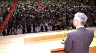 半世紀の歩み 喜び新た　第２８回金婚夫婦お祝いの集い 倉敷会場に２３９組
