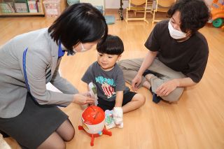 「早く元気になってね」スズランのしおり贈呈　岡山日赤の入院患者に全日空グループ