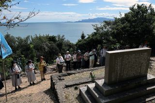 キリシタン流刑地 備前市・鶴島で野外ミサ　信者ら約２００人 苦難の歴史に思いはせ
