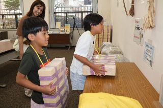 日銀親子セミナー開催　お札の偽造防止技術を学ぶ