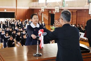 思い出を胸に 県内公立小で卒業式　２０市町村２２１校