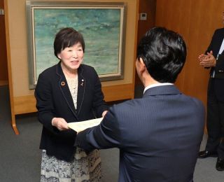 将来世代応援企業に津山福祉会　最優秀賞に選出、県庁で伝達式