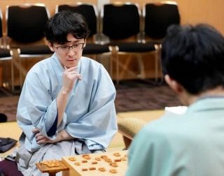 将棋、伊藤叡王が初防衛　斎藤八段を破る