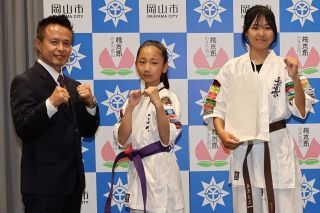 空手全国大会３位報告　　高見さん、日岡さん、岡山市長訪問