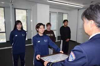 アパート火災防ぎ感謝状　吉備国際大４人に高梁市消防本部