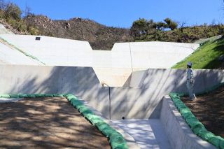 治山ダム完成、山林火災受け整備　岡山市南区に県、土砂被害低減へ