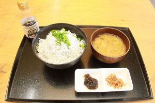 牛窓産しらすたっぷりの丼人気　瀬戸内の黒井山グリーンパーク