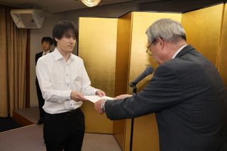 研究者２０人に助成金　岡山工学振興会が贈呈式