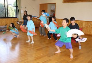 浅口・金光町の「吉備神楽」本年度教室開講　小中学生１１人、３演目学ぶ