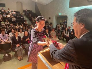 大賞の甲谷さんら表彰　倉敷市書道展 ６５人に記念品