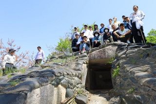 尾市第１号古墳 国史跡指定目指す　福山の守る会 駐車場や案内板整備