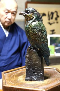 備前焼作家・木村玉舟さん ブッポウソウ陶彫奉納　吉備中央・円城寺 １月２日公開