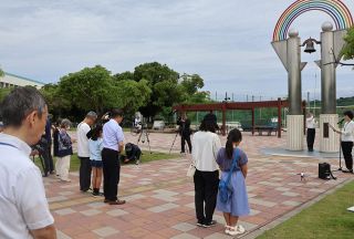平和祈り鎮魂の鐘 水島空襲８１年　倉敷 市民ら６０人黙とう