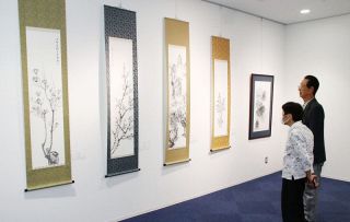 風景や動植物 趣向凝らした墨彩画　愛好者ら３１人４４点 玉野で展示