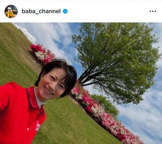 馬場典子、ミニ丈ウェア姿で「人生初の2日連続ラウンド」を報告　動画では豪快ショットも