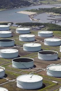 政府、１６日にも石油備蓄放出へ　ガソリン補助金再開