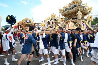 美作・大原の秋祭り　大屋台４台威勢よく練り合い