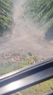 ネパール大洪水９５人死亡　中国でも死者３人、外国人ら不明