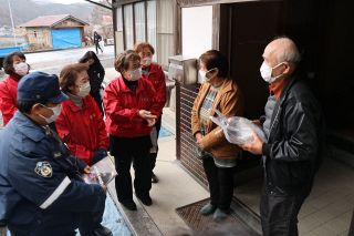 安全安心に新年迎えて　真庭・美甘 高齢者宅見回り