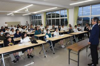 真庭・県立高連携で豪へ短期留学　２０人が文化の違いや価値観学ぶ