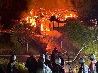 吉備中央町で民家火災