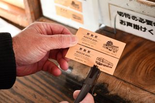 硬券模した来訪記念券２種発売　ＪＲ芸備線野馳駅開業９５周年記念