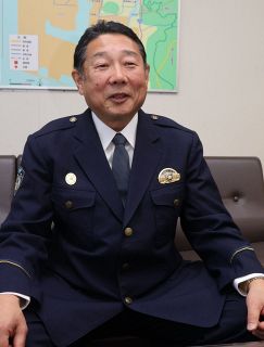 【ズームアップ】水島署長になった山下健司さん　防犯情報アプリ活用を