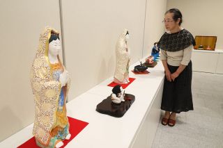 女神や観音像、多彩な人形並ぶ　彩色備前の木村さん作品展