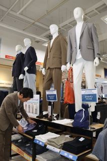 クールビズ 多様化進む　岡山県内の衣料品店、販売に力
