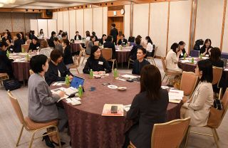 倉敷で女性リーダー交流会　経営者や幹部候補者らが意見交換