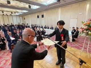 山下（ＮＴＴ東）中西（シーアール物流）ら１７２人１１団体を表彰 岡山県スポ協