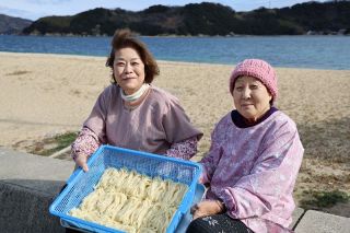 【島を渡る】笠岡諸島編（３）ツバキとうどん　「遣唐使が伝えた」名物
