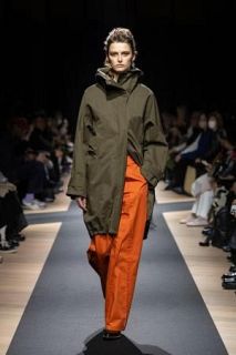 重ね着スタイル、軽やかに　「二季」の秋冬物を模索