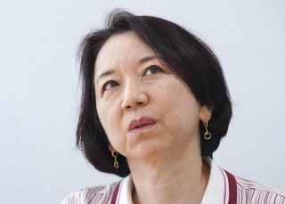 差別的コラムはなぜ掲載されたのか、無意識に広がる排外主義にあらがう作家　「週刊誌ですから」では許されない、うろたえる日本社会