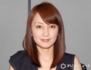 石田ゆり子、お気に入りニットに喜ぶ“姿”に反響「ヤンキー座りも可愛い